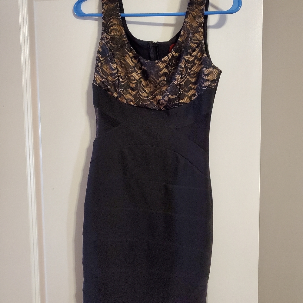 Bodycon black lace dress